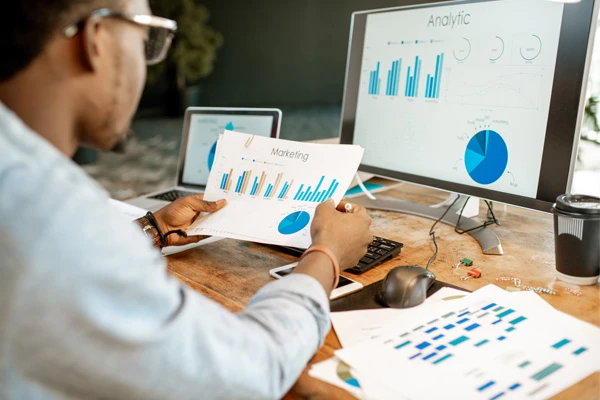 遠近両用メガネでオフィスワーク