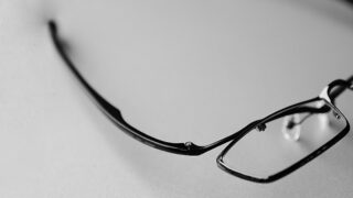 オシャレな跳ね上げメガネ 銀座 東京のメガネ店トリプル