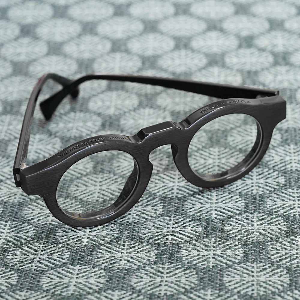 Jacques Durand Plus is + 166 col.002 Matt Black