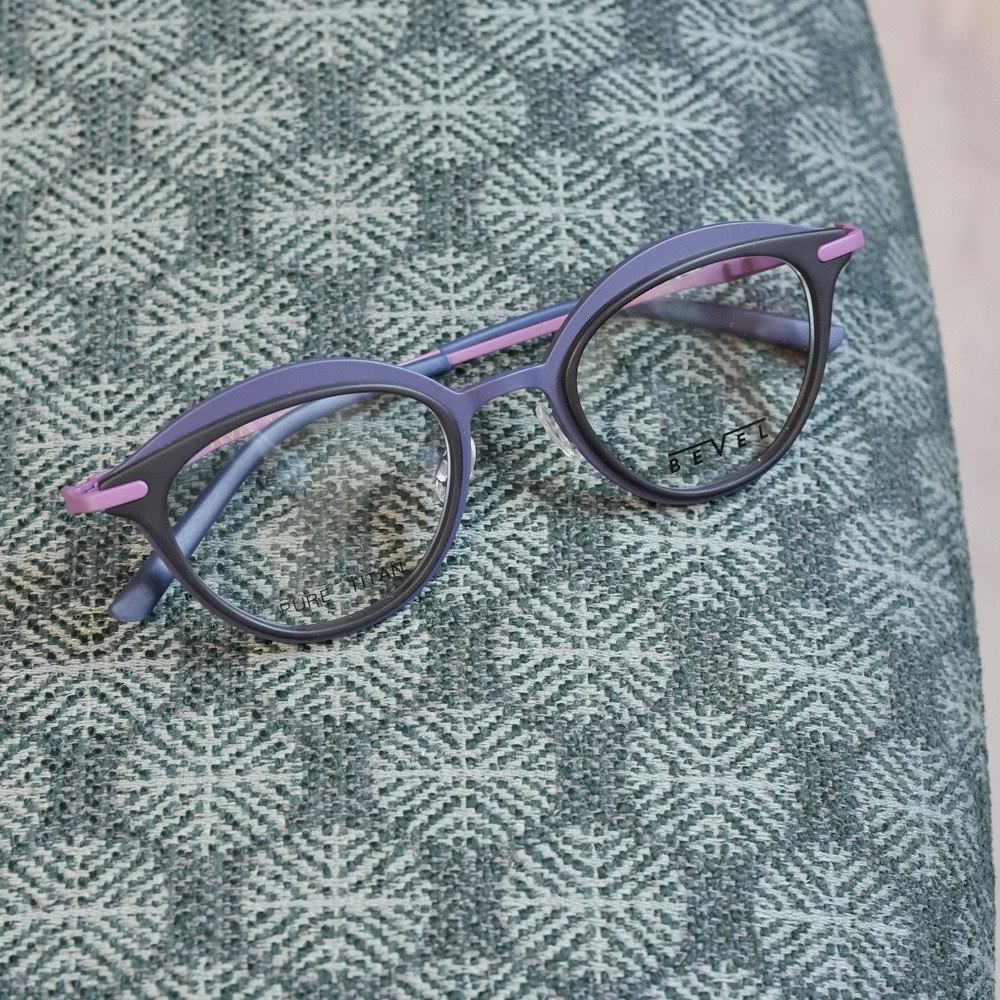 BEVEL 2555 Dreezy col.DBRO/Deep Blue Radiant Orchid