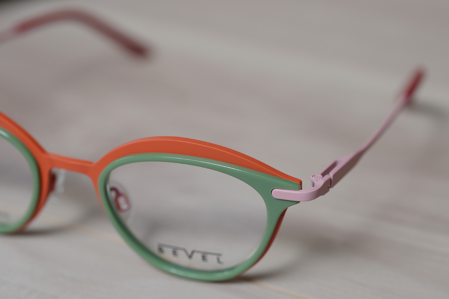 BEVEL 2555 Dreezy col.LCRQ/Living Coral/Rose Quartz