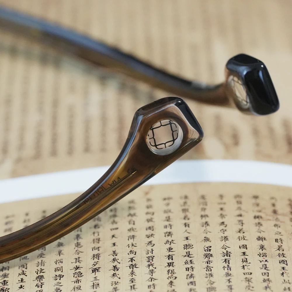 BLAKE KUWAHARA Perkins col.Brown Horn Gradient