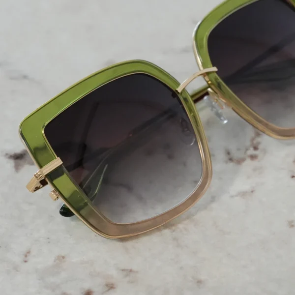 バートンペレイラ Margret