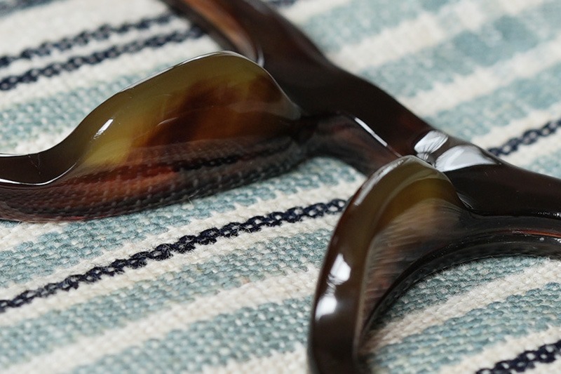 本物のべっ甲メガネの見分け方