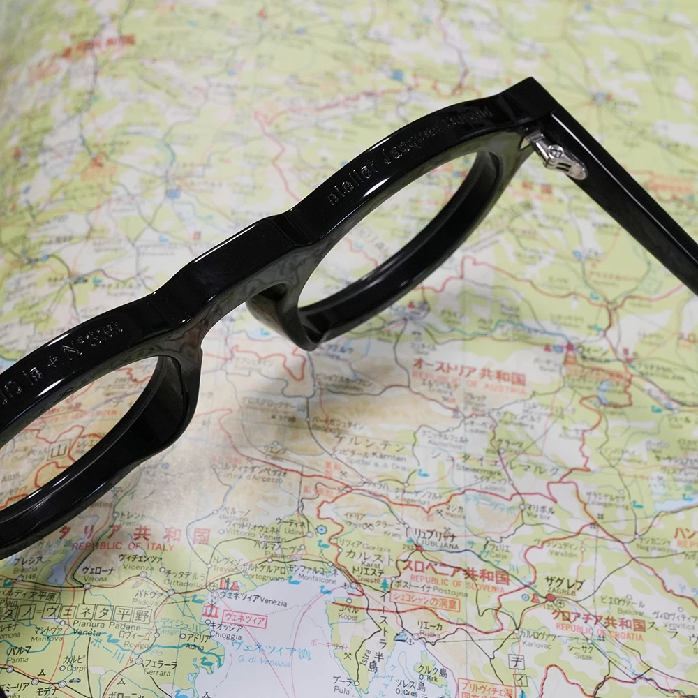 Jacques Durand Plus is + 339 col.002 Matt Black