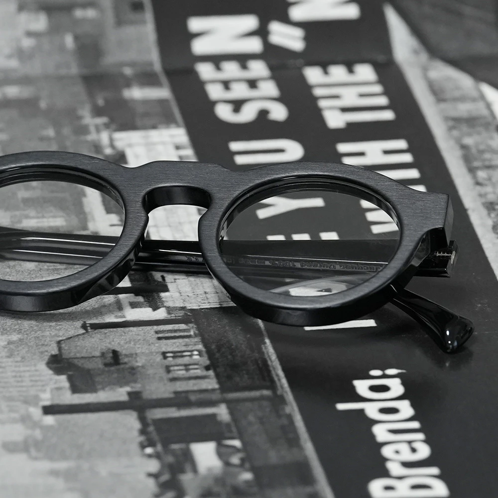 Jacques Durand Plus is + 339 col.002 Matt Black
