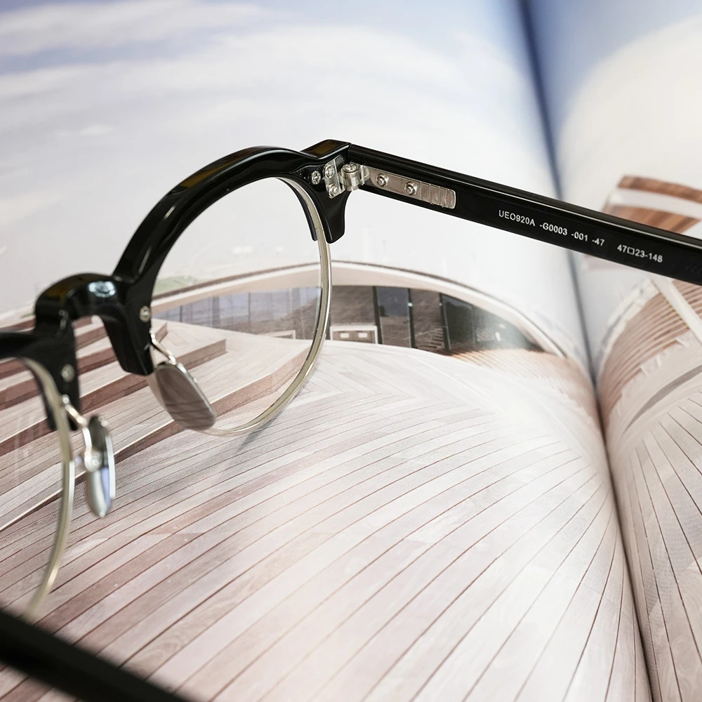 Thom Browne UEO920A col.001