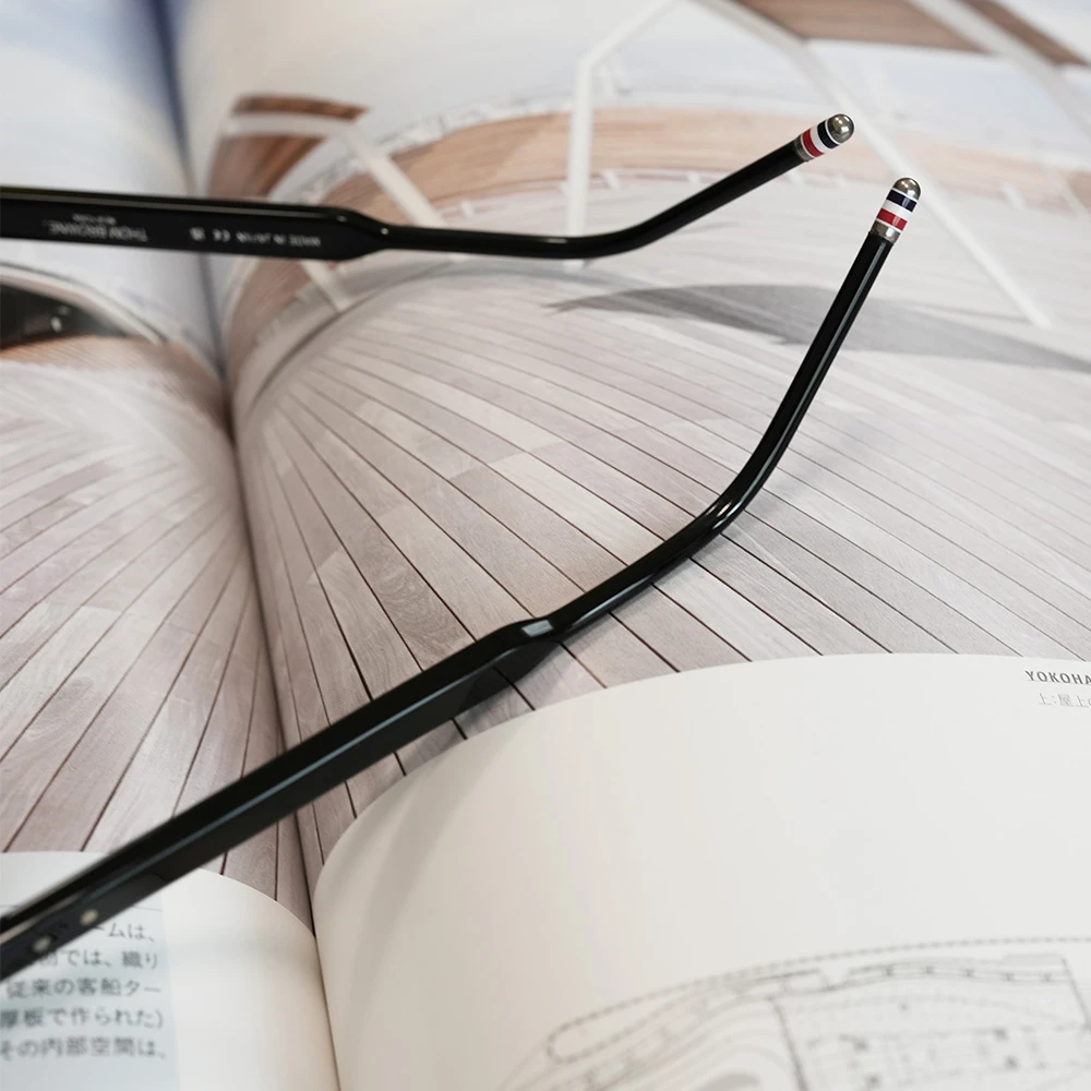 Thom Browne UEO920A col.001